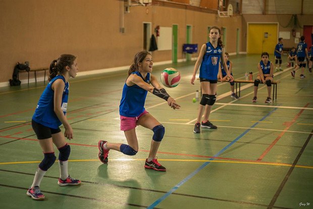 Venez découvrir le volley dans les Stages Sportifs Estivaux !